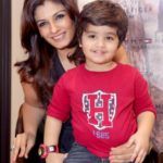 Raveena Tandon với con trai của cô ấy