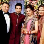 Aamna Sharif sa roditeljima i suprugom