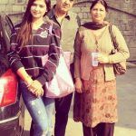 Nikita Sharma vanhempiensa kanssa