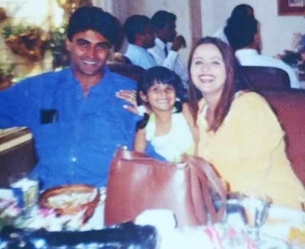 Pranutan Bahl (lapsuus) vanhempiensa kanssa