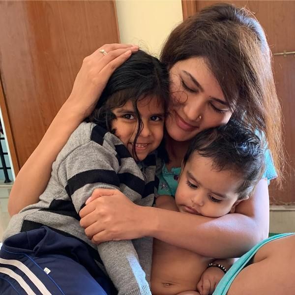 Kamna Pathak tilbringer tid med barn