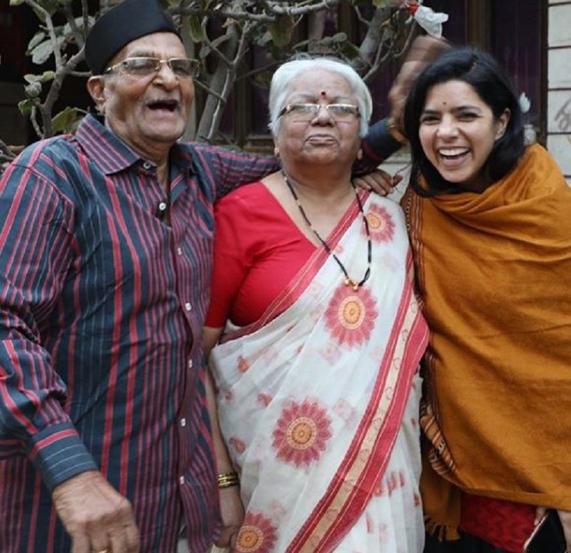 راجشری دیشپانڈے اپنے والدین کے ساتھ