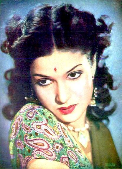 perfil de atriz kamini-kaushal