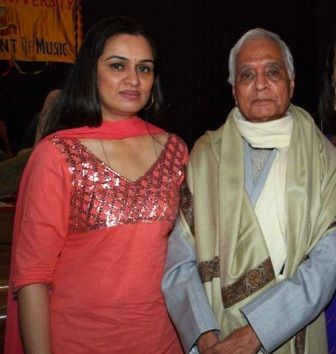 Padmini Kolhapure so svojím otcom