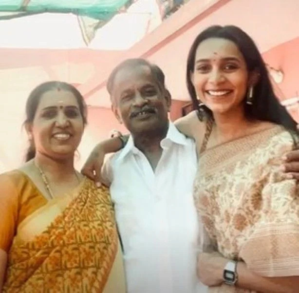  Санчана Натараджан с родителями