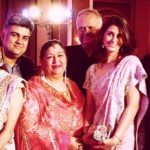 Siddharth P Malhotra ar savu ģimeni