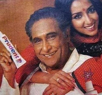   Anuradha Patel se svým zesnulým dědečkem z matčiny strany Ashokem Kumarem ve staré reklamě