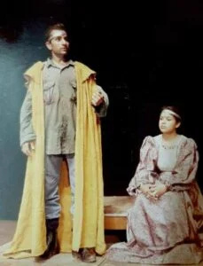   Джайнирадж Раджпурохит в кадре из спектакля «Гамлет» в Университете Раджастхана.