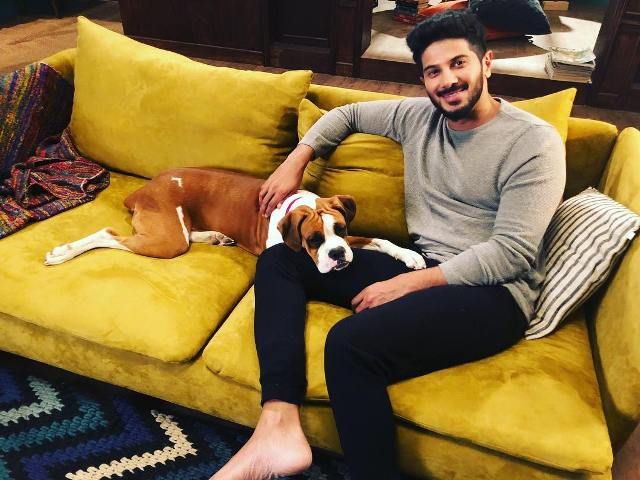 Dulquer Salmaan مع كلبه الأليف