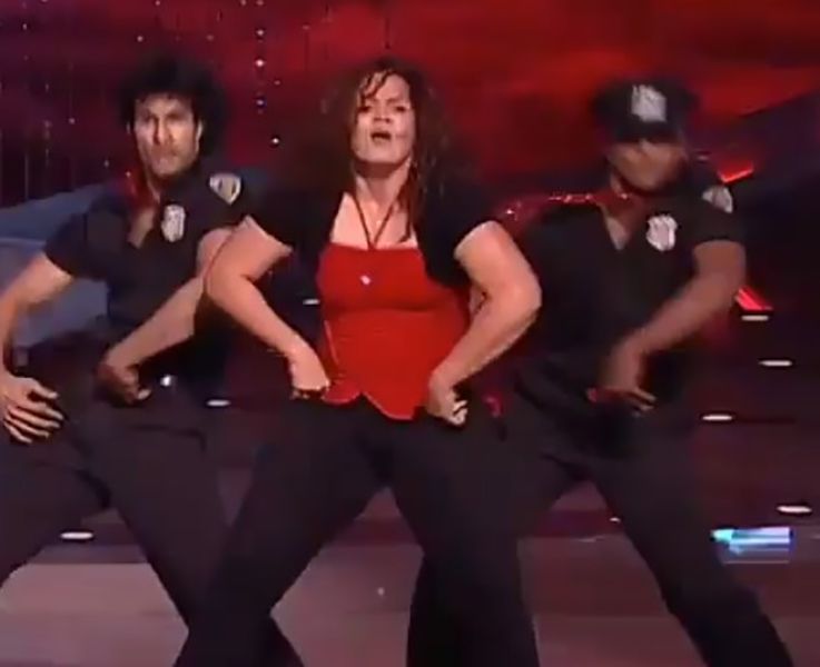 كاريشما شافان في دوري الرقص الهندي