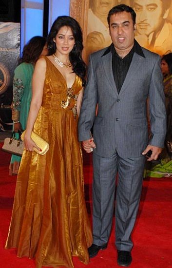 Vidya Malvade กับสามีของเธอ