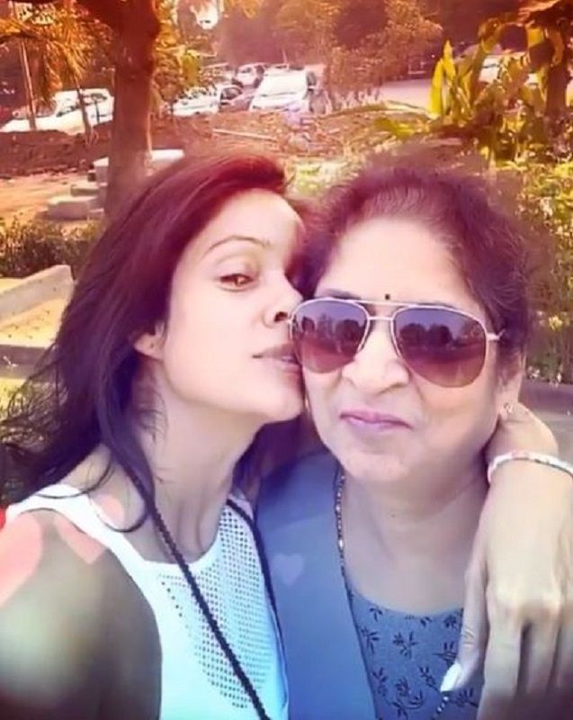 Vidya Malvade với mẹ của cô ấy