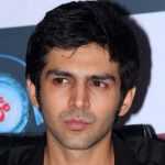 Kartik Aaryan Taille, âge, petite amie, famille, biographie et plus