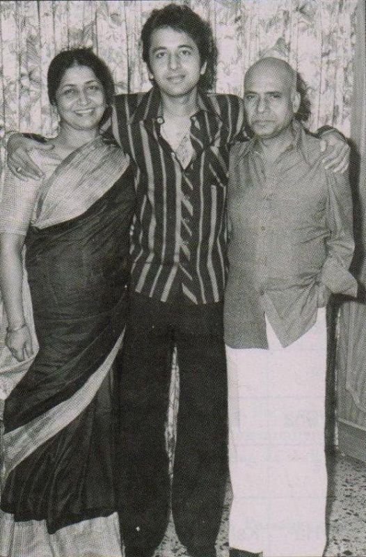 Khayyam ze swoim synem i żoną