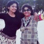 Pooja Sawant с майка си