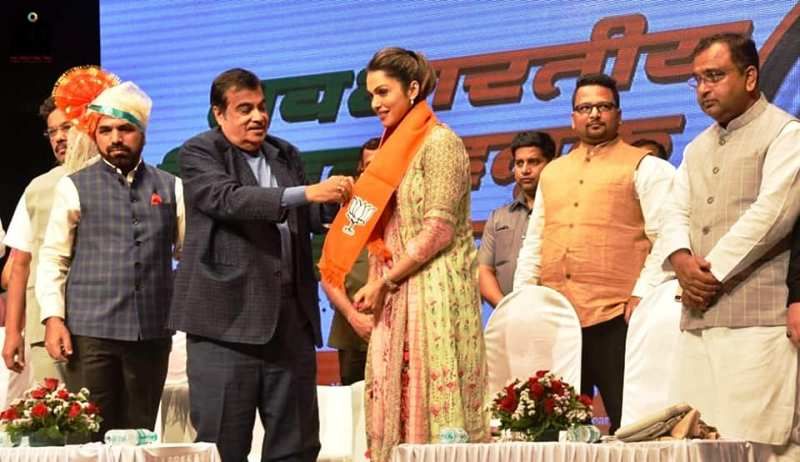 אישה קופיקאר מצטרפת ל- BJP