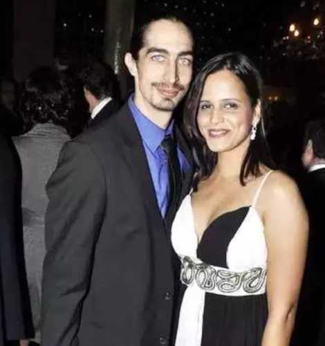 Adam Bedi y Nisha Harale