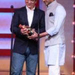 Sajid Nadiadwala - Showman Of The Year en los premios Star Box Office India Awards, comprimido