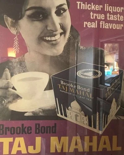   Anju Mahendru u tiskanom oglasu za Brooke Bond