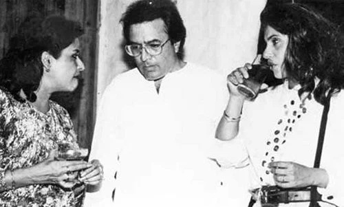   Stara fotografija Anju Mahendru s Rajeshom Khannom i Dimpleom Kapadijom