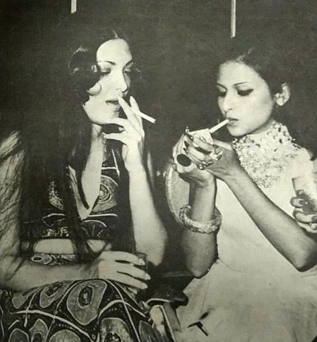   Stara fotografija Anju Mahendru kako puši