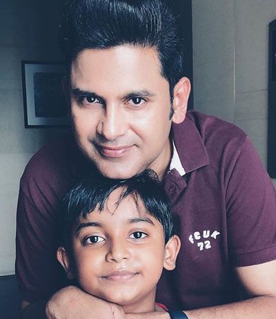 Manoj Muntashir mit seinem Sohn