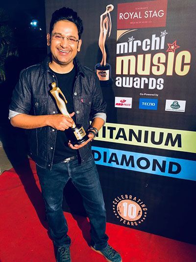 Manoj Muntashir με τα μουσικά βραβεία Mirchi