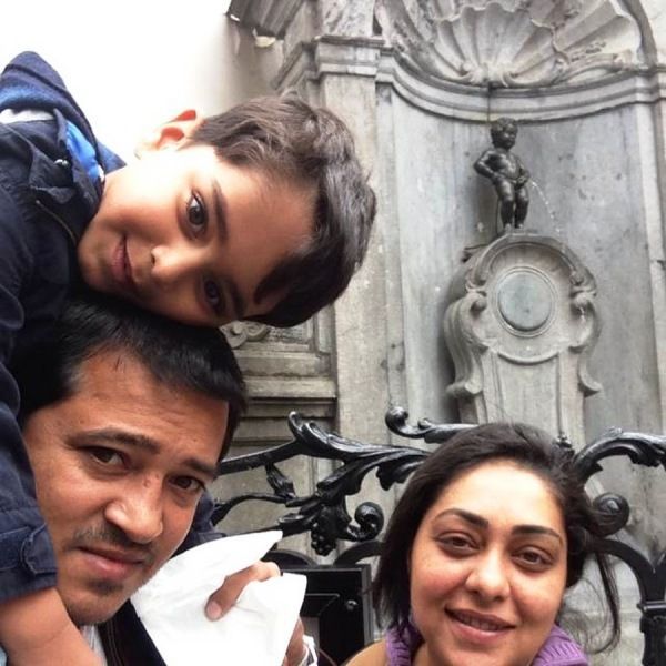 Meghna Gulzar mit ihrem Ehemann Govind Sandhu & Sohn Samay Sandhu (oben links)