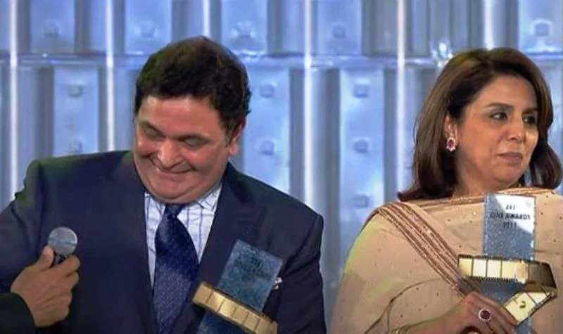   Neetu Singh i Rishi Kapoor primaju nagradu