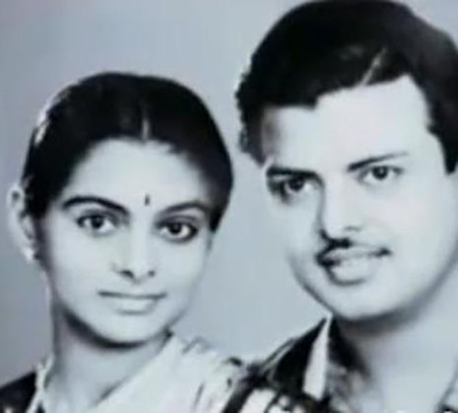 मिथुन गणेशन अपनी पत्नी आमेलू के साथ