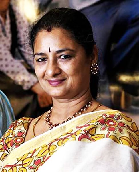 Vijaya Chamundeswari อายุสามีครอบครัวลูกชีวประวัติและอื่น ๆ