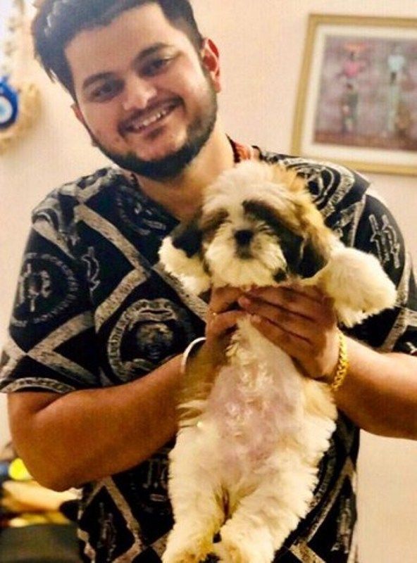 Vishal Mishra koiransa kanssa