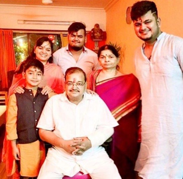 Vishal Mishra perheensä kanssa