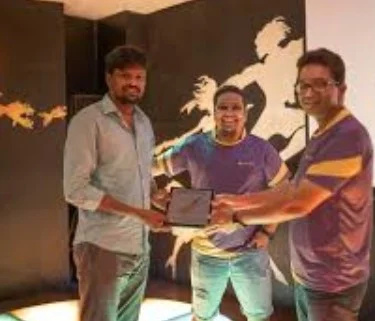   Adi Reddy, während er den Preis für den besten Fantasy-Cricket-Experten erhielt
