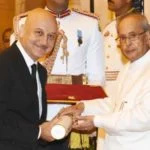   Anupam Kher preberá cenu Padma Bhushan