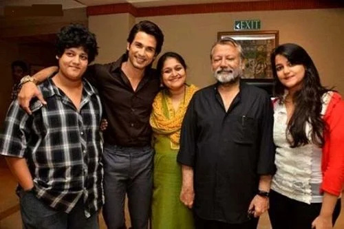   Sanah Kapoor perheensä kanssa