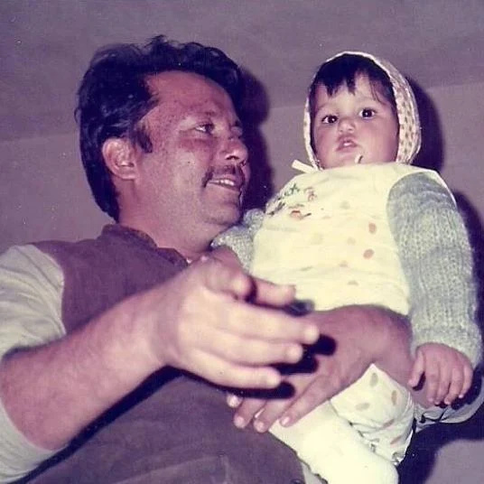   ثناء کپور اپنے والد کے ساتھ