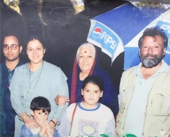   Sanah Kapoor perheensä kanssa