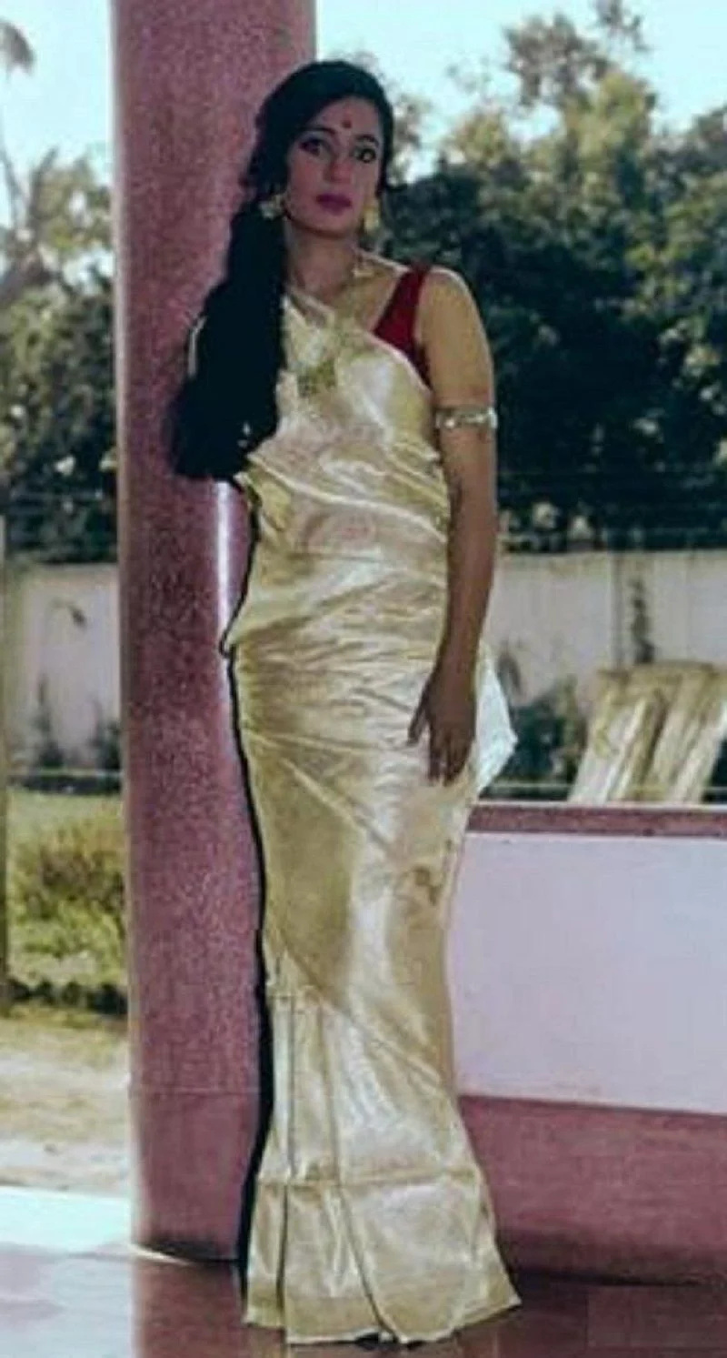   Hình ảnh đứng của suchitra Sen