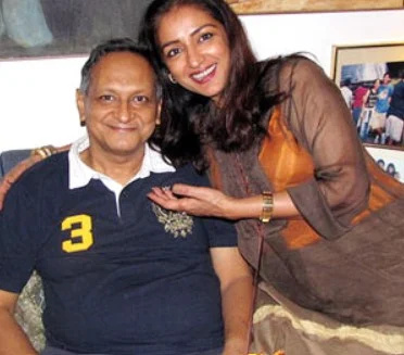   Rahul Patel bersama kakak Anuradha Patel
