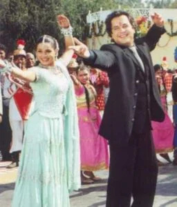   Mahesh Thakur em uma foto do filme de Bollywood Hum Saath-Saath Hain