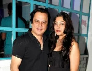  Mahesh Thakur so svojou manželkou Sapnou Thakur