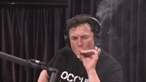 Elon Musk hút thuốc