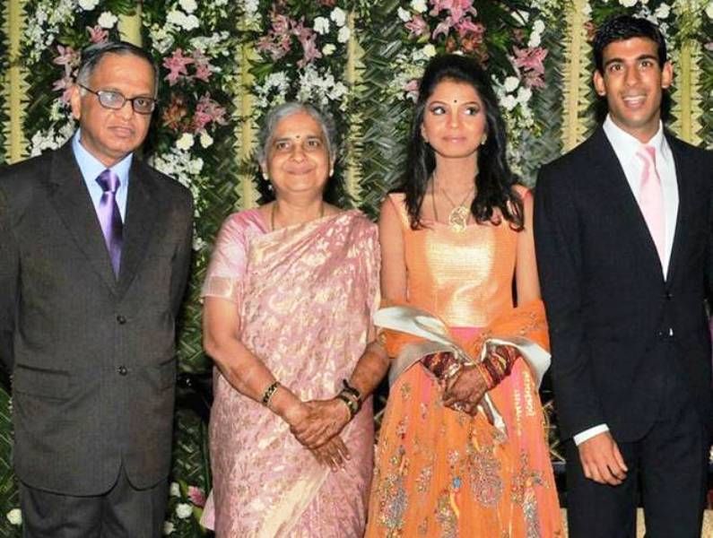 Narayana Murthy tyttärensä kanssa - Akshata Murthy ja vävy - Rishi Sunak
