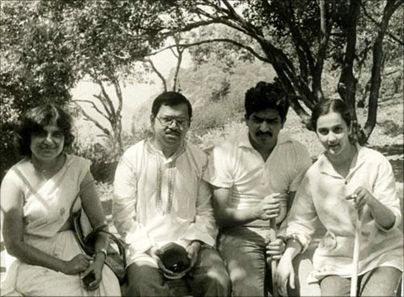 Vanha kuva Sudha Murthystä ja N. R. Narayana Murthystä