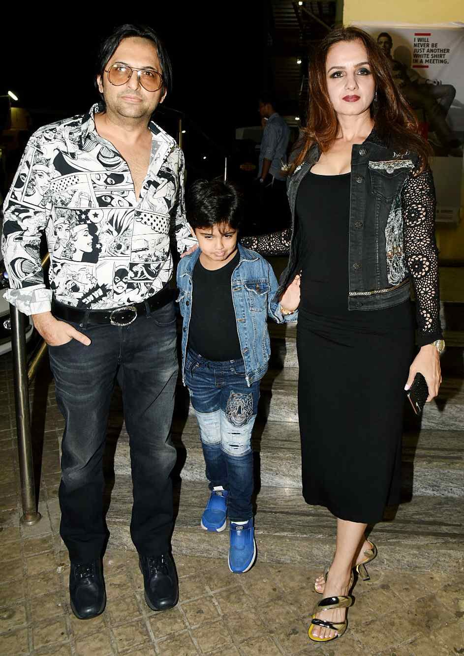 Farhan Furniturewala com sua esposa Laila Khan e filho