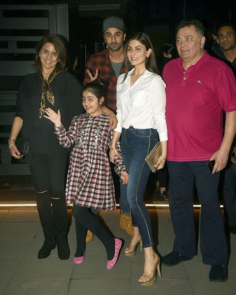 Riddhima Kapoor Sahni con su familia