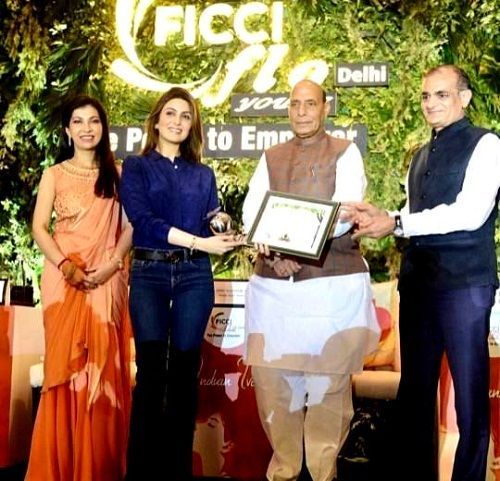 Riddhima Kapoor recibió el premio FICCI FLO Delhi en 2018