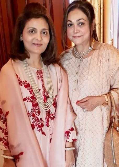 Nina Kothari, Tina Ambani ile birlikte