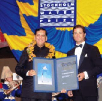 בינדשוואר פתאק מקבל את פרס המים בשטוקהולם